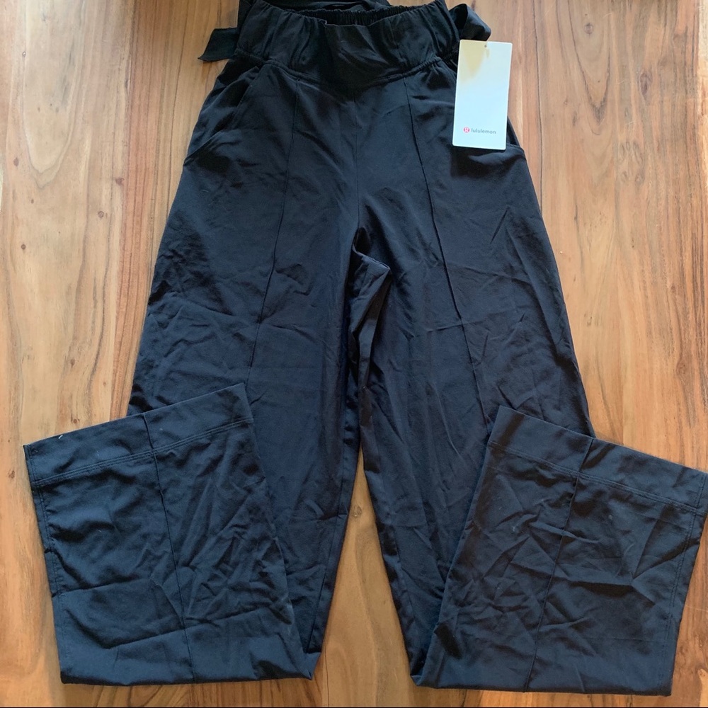 Lululemon Noir Pant